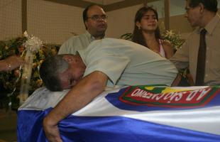 Morte do zagueiro Serginho por parada cardiorrespiratria completa 10 anos. Veja imagens