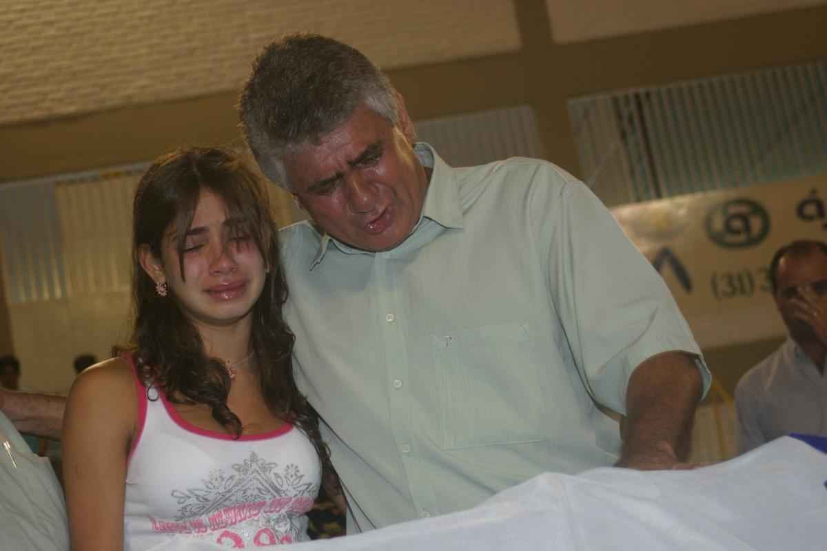 Morte do zagueiro Serginho por parada cardiorrespiratria completa 10 anos. Veja imagens