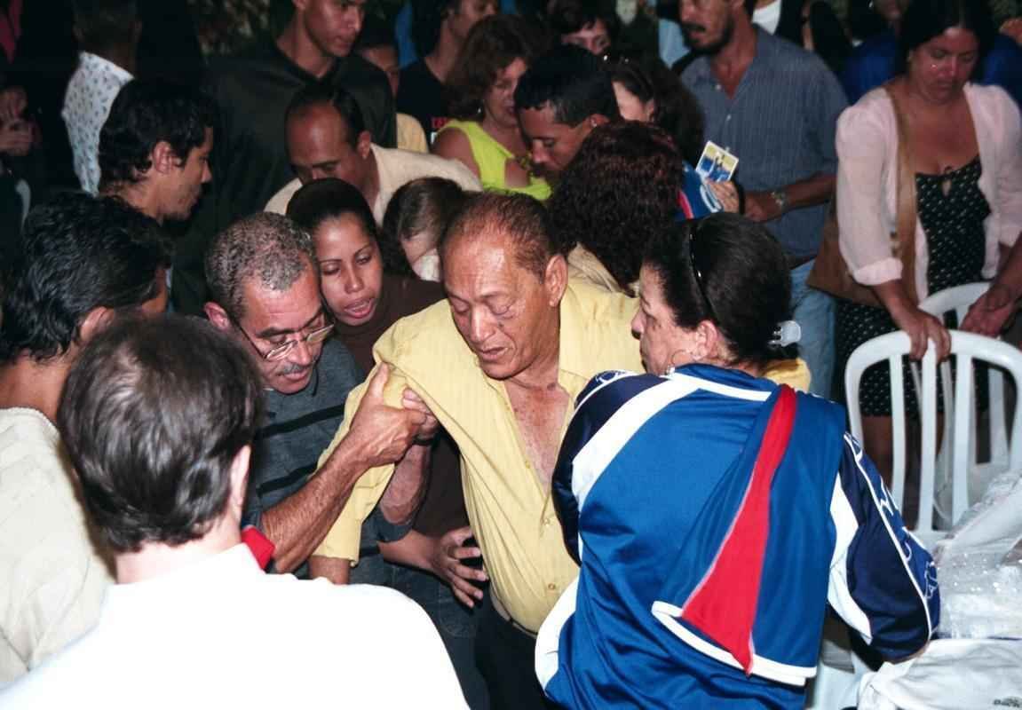Morte do zagueiro Serginho por parada cardiorrespiratria completa 10 anos. Veja imagens