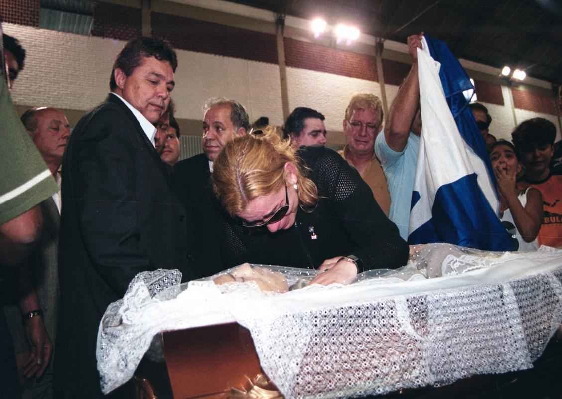 Morte do zagueiro Serginho por parada cardiorrespiratria completa 10 anos. Veja imagens