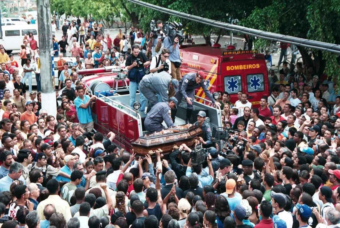 Morte do zagueiro Serginho por parada cardiorrespiratria completa 10 anos. Veja imagens
