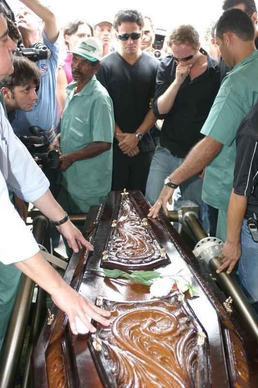 Morte do zagueiro Serginho por parada cardiorrespiratria completa 10 anos. Veja imagens