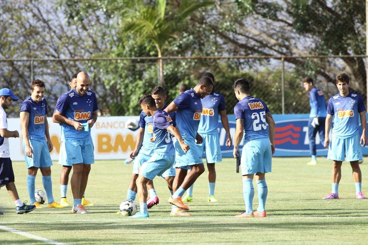 Treino desta segunda-feira na Toca da Raposa II. Jogadores do Cruzeiro se prepararam para enfrentar o Santos, na quarta-feira, no Mineiro, no jogo de ida das quartas de final da Copa do Brasil