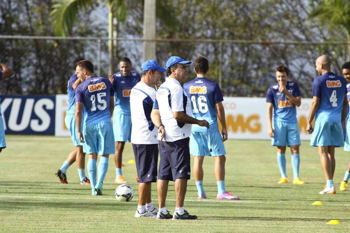 Treino desta segunda-feira na Toca da Raposa II. Jogadores do Cruzeiro se prepararam para enfrentar o Santos, na quarta-feira, no Mineiro, no jogo de ida das quartas de final da Copa do Brasil