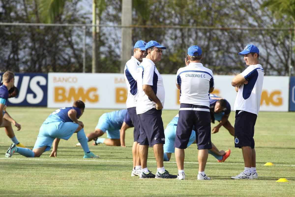 Treino desta segunda-feira na Toca da Raposa II. Jogadores do Cruzeiro se prepararam para enfrentar o Santos, na quarta-feira, no Mineiro, no jogo de ida das quartas de final da Copa do Brasil