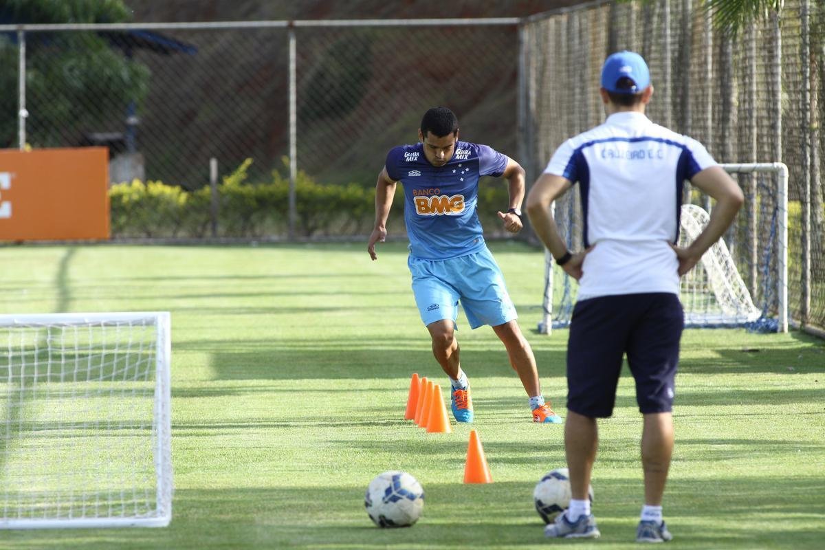 Treino desta segunda-feira na Toca da Raposa II. Jogadores do Cruzeiro se prepararam para enfrentar o Santos, na quarta-feira, no Mineiro, no jogo de ida das quartas de final da Copa do Brasil