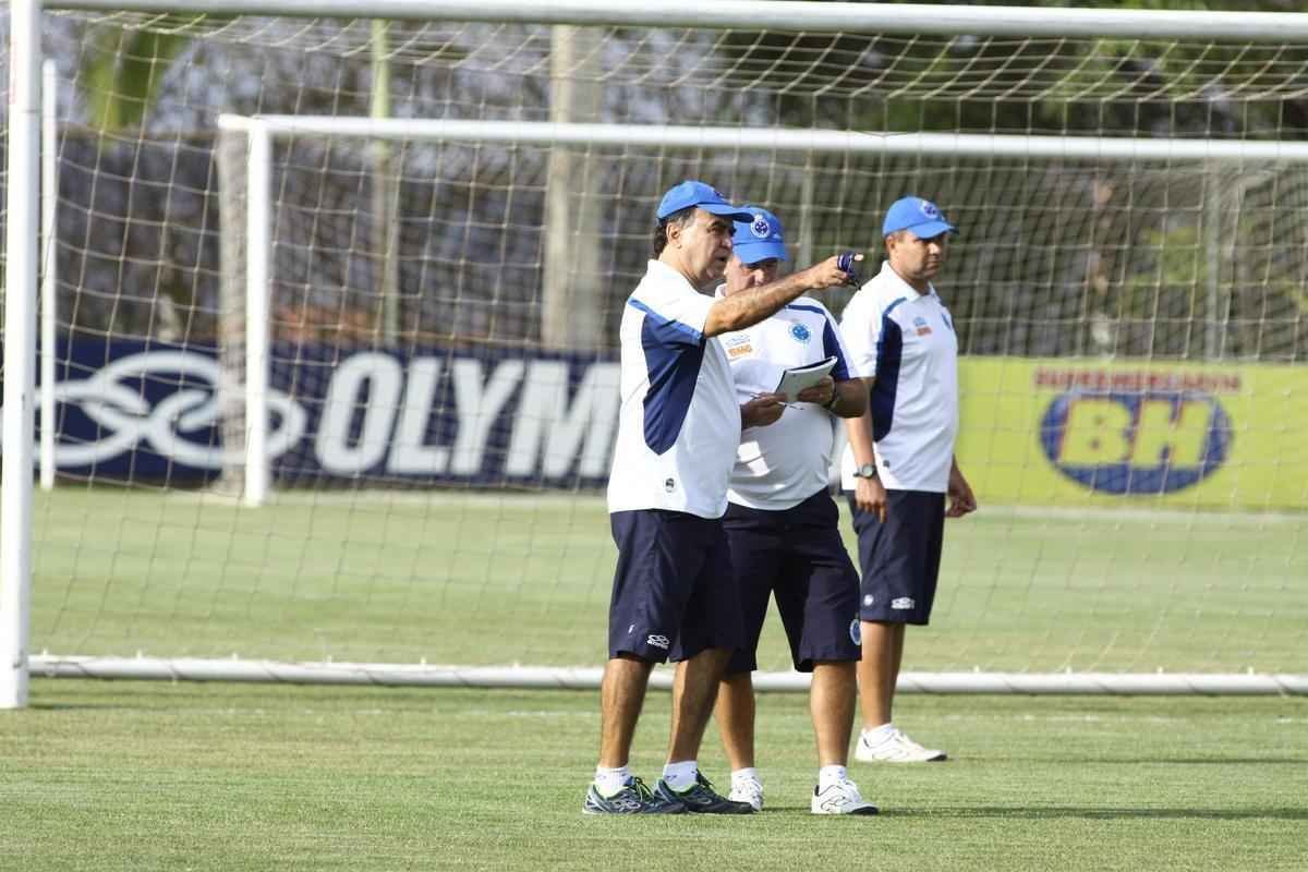 Treino desta segunda-feira na Toca da Raposa II. Jogadores do Cruzeiro se prepararam para enfrentar o Santos, na quarta-feira, no Mineiro, no jogo de ida das quartas de final da Copa do Brasil