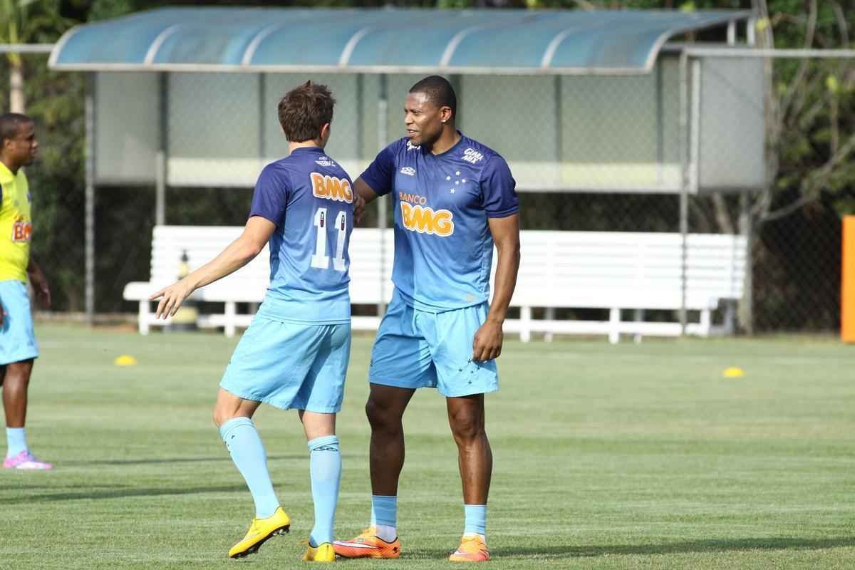 Treino desta segunda-feira na Toca da Raposa II. Jogadores do Cruzeiro se prepararam para enfrentar o Santos, na quarta-feira, no Mineiro, no jogo de ida das quartas de final da Copa do Brasil
