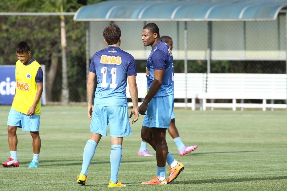 Treino desta segunda-feira na Toca da Raposa II. Jogadores do Cruzeiro se prepararam para enfrentar o Santos, na quarta-feira, no Mineiro, no jogo de ida das quartas de final da Copa do Brasil