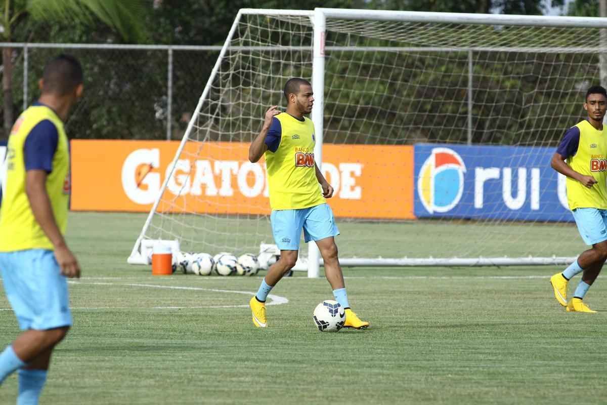 Treino desta segunda-feira na Toca da Raposa II. Jogadores do Cruzeiro se prepararam para enfrentar o Santos, na quarta-feira, no Mineiro, no jogo de ida das quartas de final da Copa do Brasil