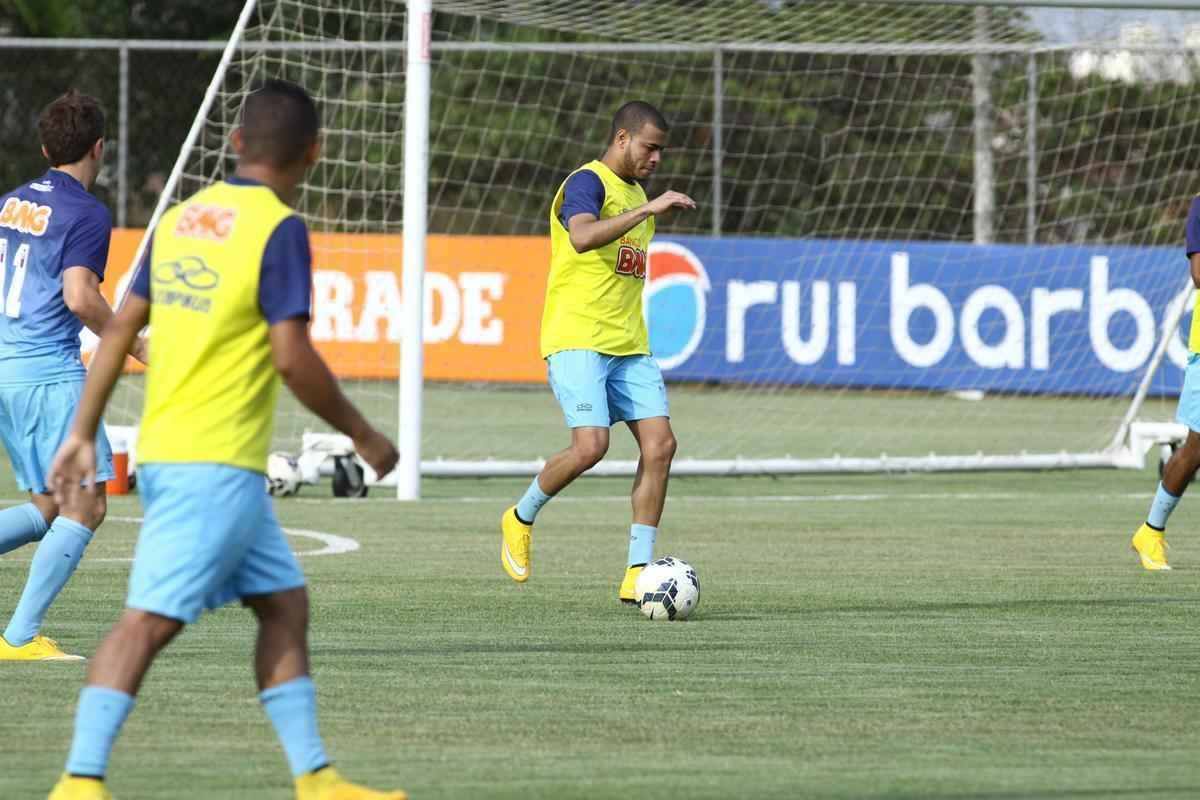 Treino desta segunda-feira na Toca da Raposa II. Jogadores do Cruzeiro se prepararam para enfrentar o Santos, na quarta-feira, no Mineiro, no jogo de ida das quartas de final da Copa do Brasil