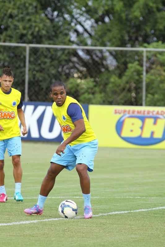 Treino desta segunda-feira na Toca da Raposa II. Jogadores do Cruzeiro se prepararam para enfrentar o Santos, na quarta-feira, no Mineiro, no jogo de ida das quartas de final da Copa do Brasil