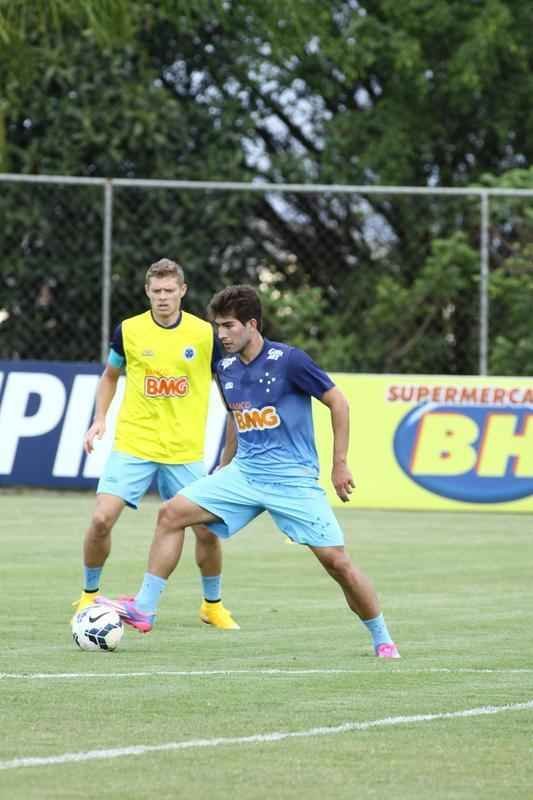 Treino desta segunda-feira na Toca da Raposa II. Jogadores do Cruzeiro se prepararam para enfrentar o Santos, na quarta-feira, no Mineiro, no jogo de ida das quartas de final da Copa do Brasil