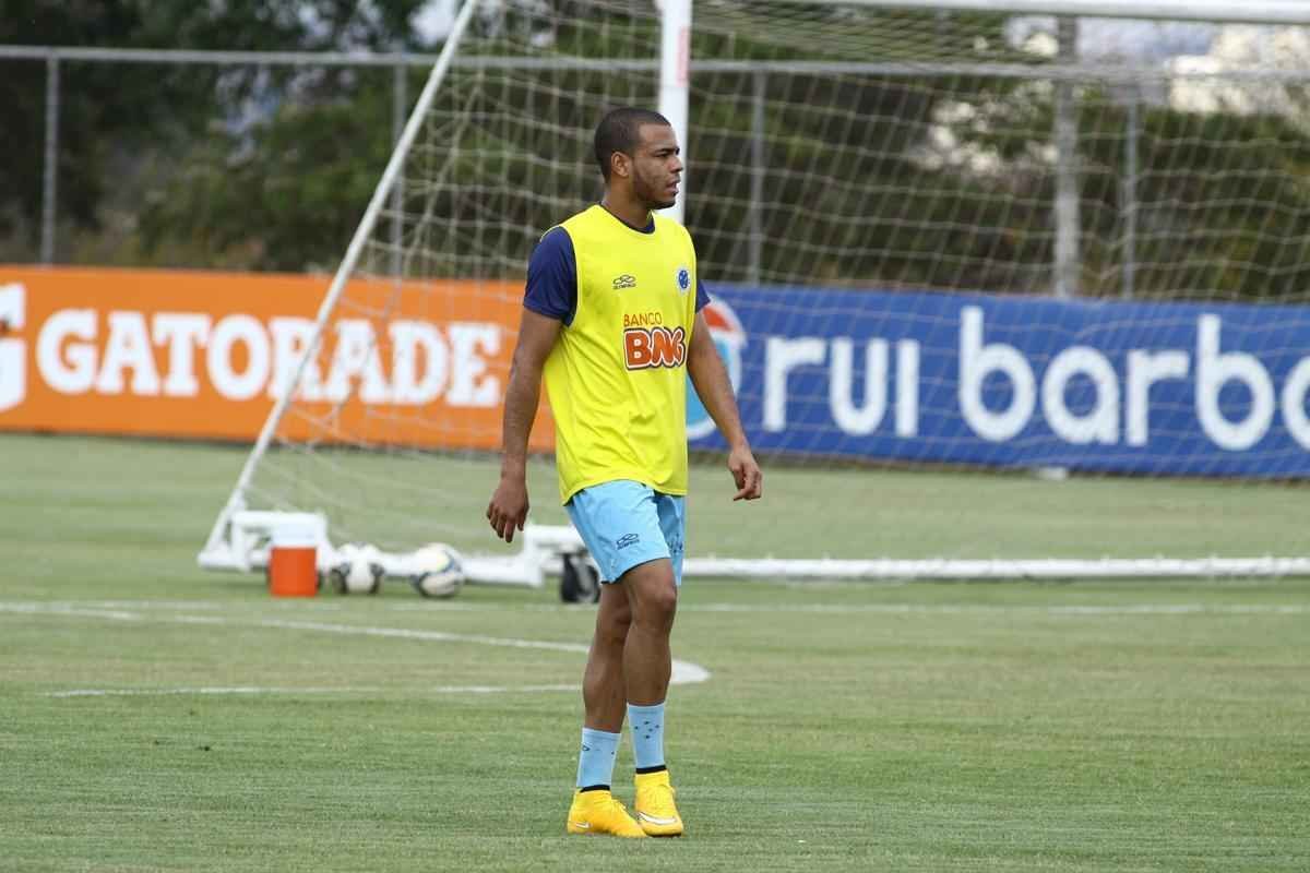 Treino desta segunda-feira na Toca da Raposa II. Jogadores do Cruzeiro se prepararam para enfrentar o Santos, na quarta-feira, no Mineiro, no jogo de ida das quartas de final da Copa do Brasil