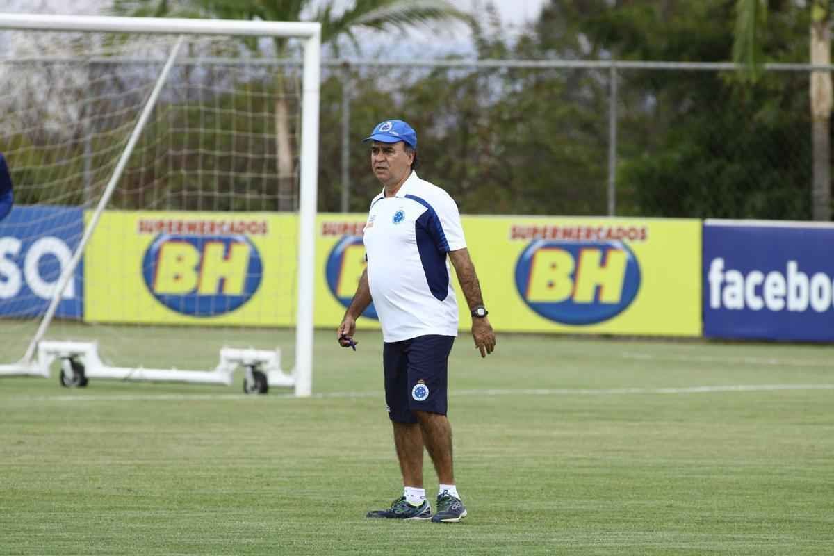 Treino desta segunda-feira na Toca da Raposa II. Jogadores do Cruzeiro se prepararam para enfrentar o Santos, na quarta-feira, no Mineiro, no jogo de ida das quartas de final da Copa do Brasil