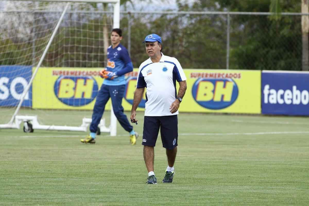 Treino desta segunda-feira na Toca da Raposa II. Jogadores do Cruzeiro se prepararam para enfrentar o Santos, na quarta-feira, no Mineiro, no jogo de ida das quartas de final da Copa do Brasil