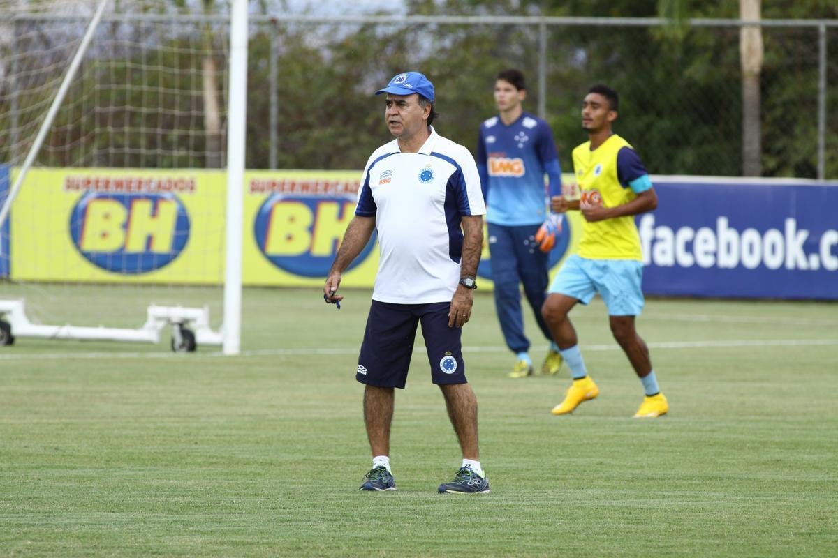 Treino desta segunda-feira na Toca da Raposa II. Jogadores do Cruzeiro se prepararam para enfrentar o Santos, na quarta-feira, no Mineiro, no jogo de ida das quartas de final da Copa do Brasil