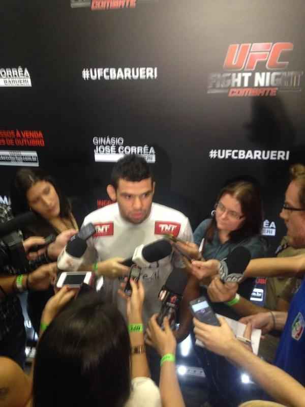 Fotos da divulgao do UFC em Barueri - Renan Baro em coletiva