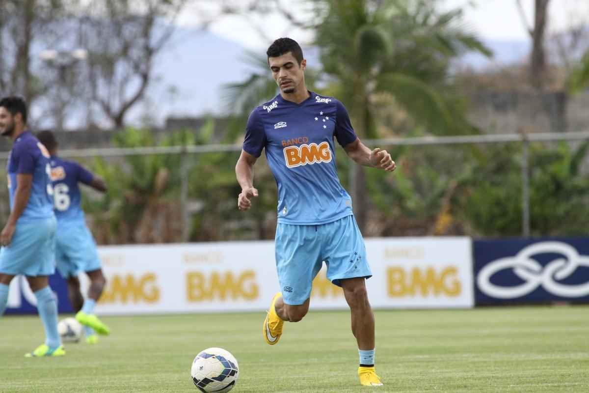 Presidente Gilvan conversou com jogadores antes do treino na Toca da Raposa II