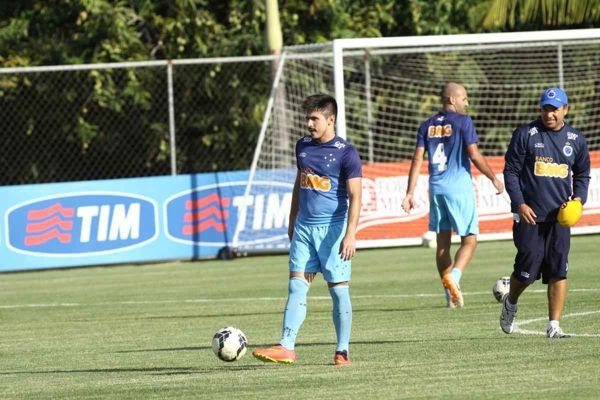 Presidente Gilvan conversou com jogadores antes do treino na Toca da Raposa II