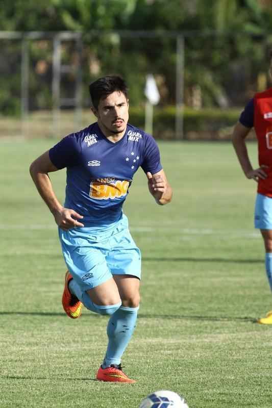 Presidente Gilvan conversou com jogadores antes do treino na Toca da Raposa II