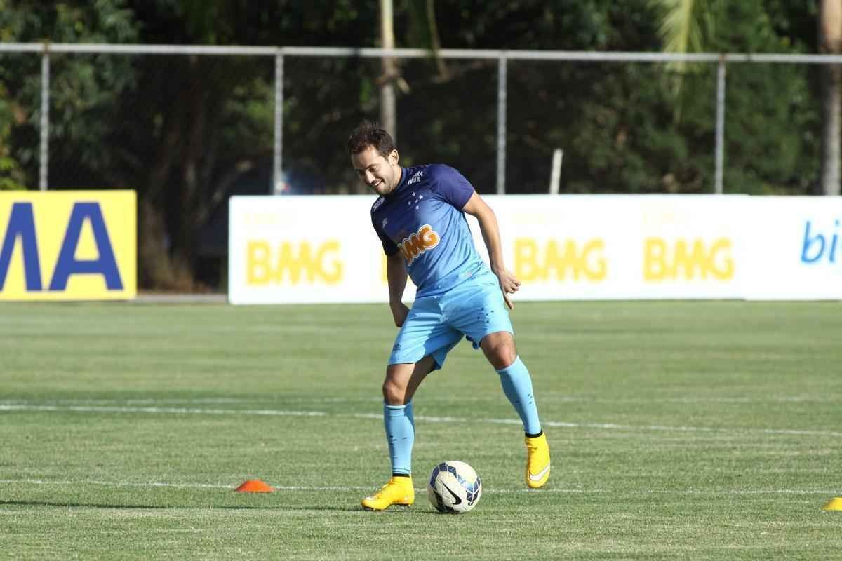 Presidente Gilvan conversou com jogadores antes do treino na Toca da Raposa II