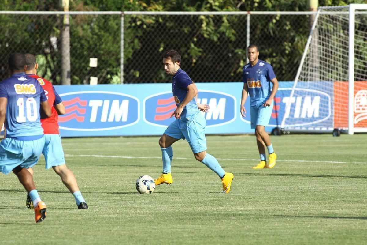 Presidente Gilvan conversou com jogadores antes do treino na Toca da Raposa II