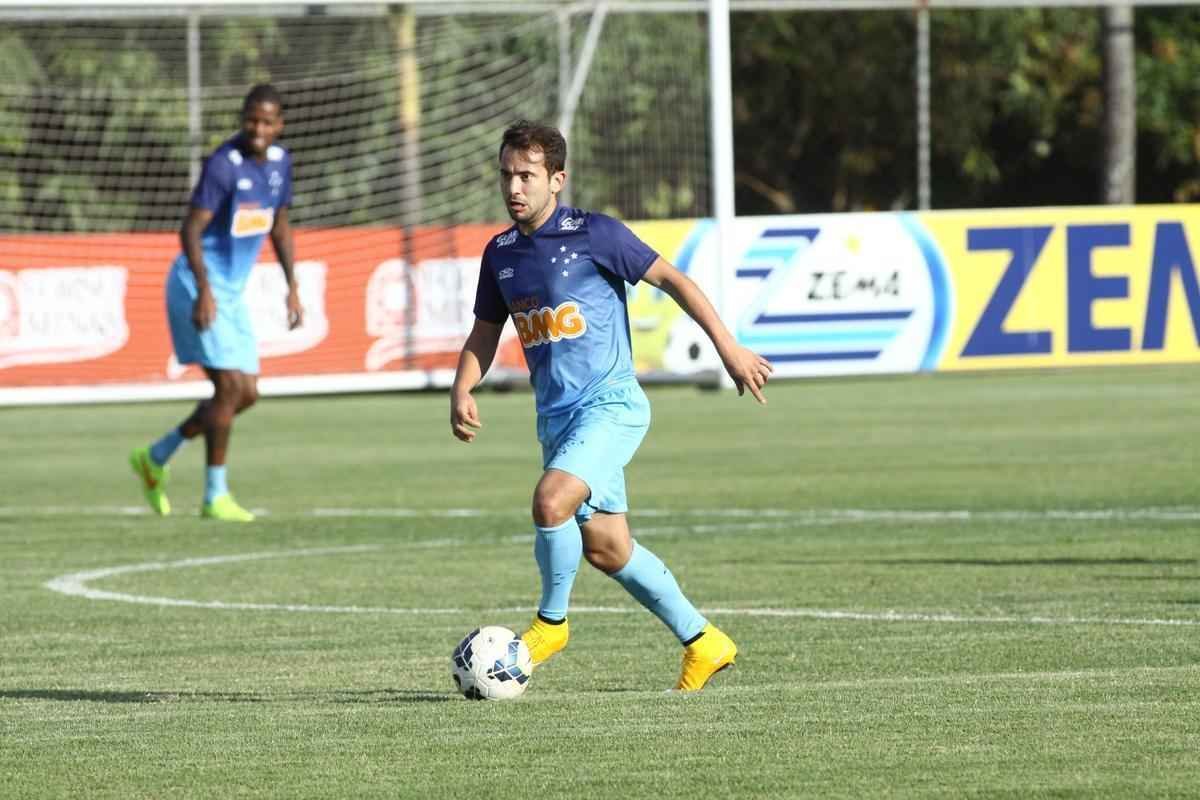 Presidente Gilvan conversou com jogadores antes do treino na Toca da Raposa II