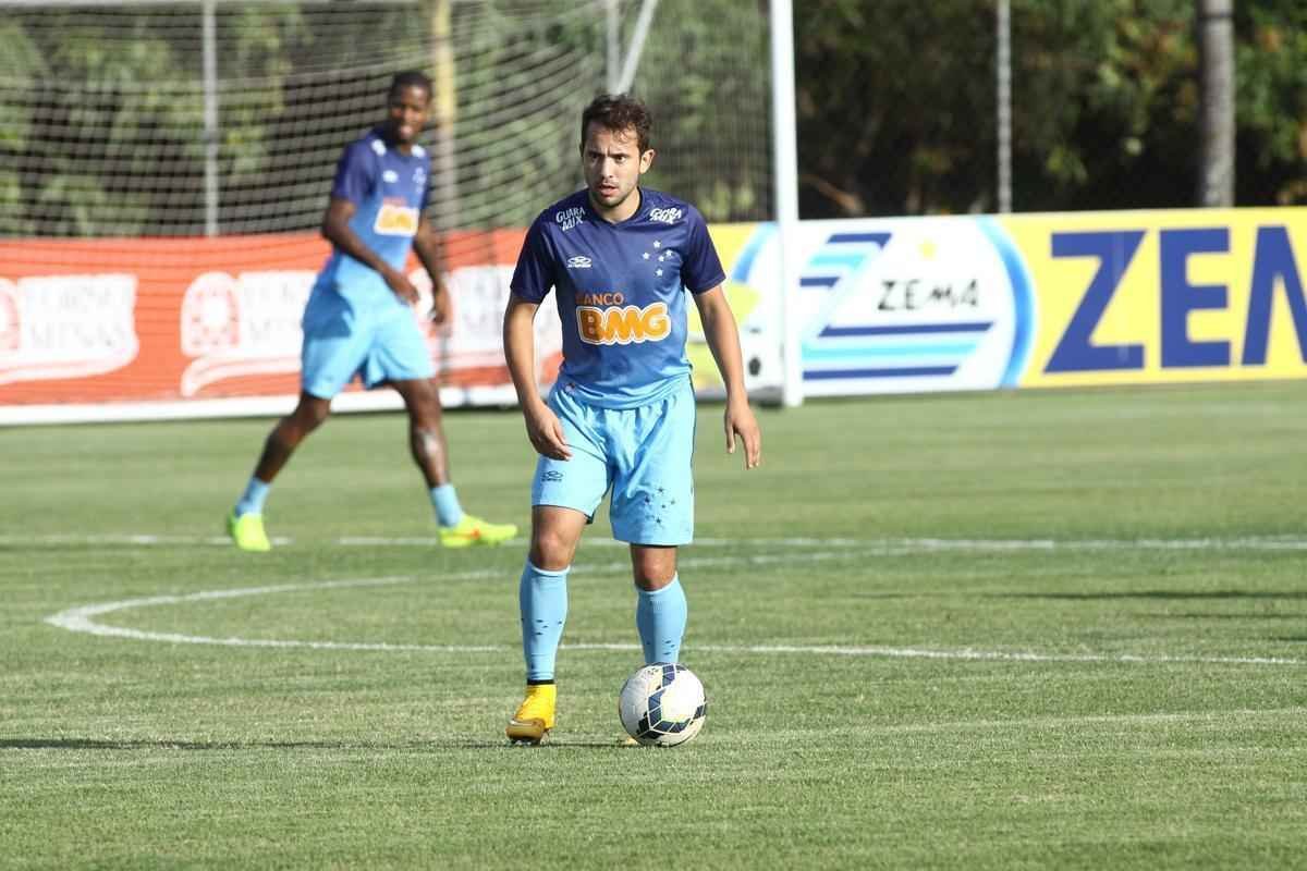 Presidente Gilvan conversou com jogadores antes do treino na Toca da Raposa II