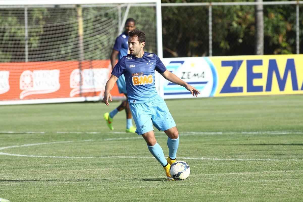 Presidente Gilvan conversou com jogadores antes do treino na Toca da Raposa II