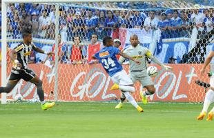 Cruzeiro recebeu o Botafogo no Mineir�o de olho em manuten��o da vantagem no Brasileiro