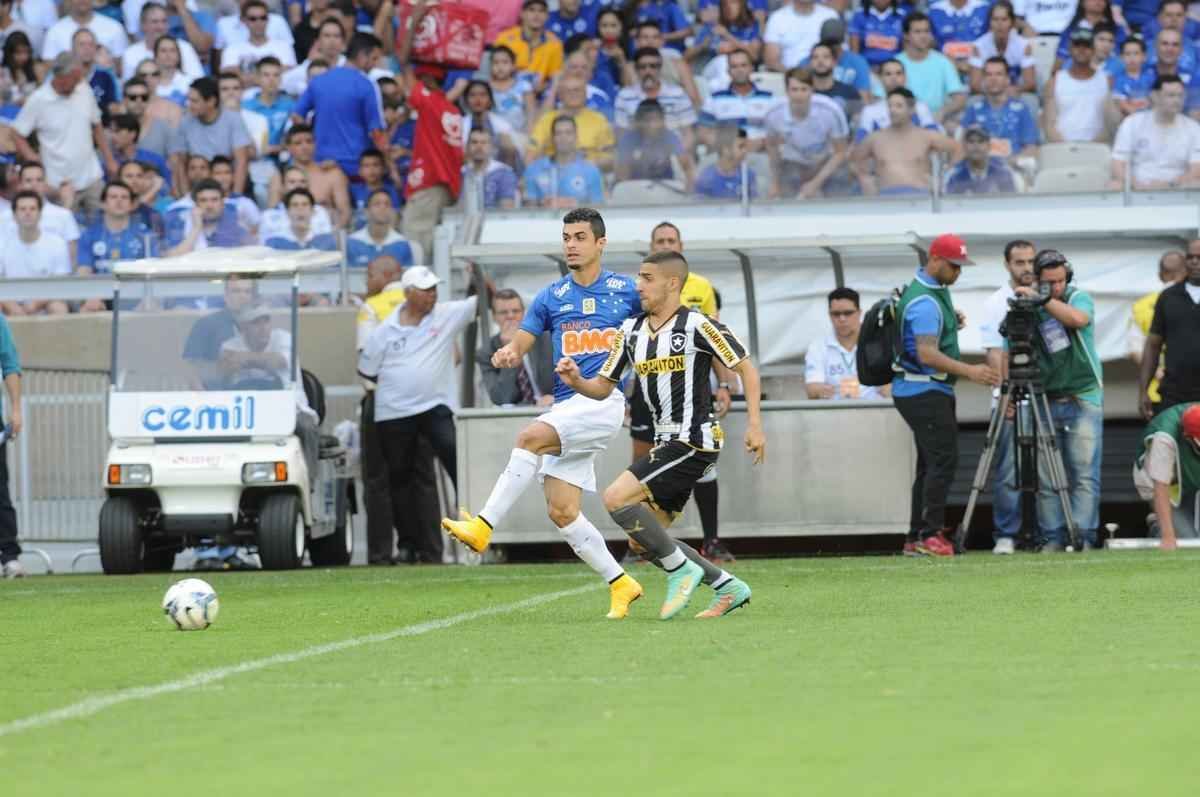 Cruzeiro recebeu o Botafogo no Mineir�o de olho em manuten��o da vantagem no Brasileiro