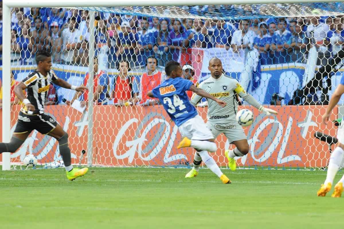 Cruzeiro recebeu o Botafogo no Mineir�o de olho em manuten��o da vantagem no Brasileiro