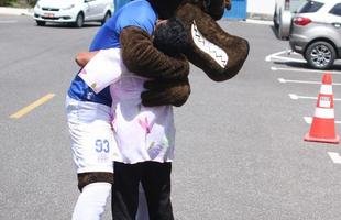 Jogadores receberam a visita  de 21 idosos de um asilo de Nova Lima, que acompanharam o �ltimo treino antes do jogo contra o Santos e puderam conhecer os atletas