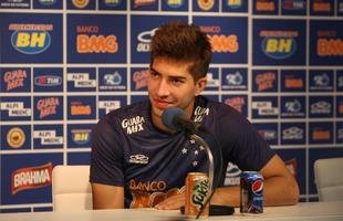 Jogadores receberam a visita  de 21 idosos de um asilo de Nova Lima, que acompanharam o �ltimo treino antes do jogo contra o Santos e puderam conhecer os atletas