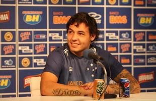 Jogadores receberam a visita  de 21 idosos de um asilo de Nova Lima, que acompanharam o �ltimo treino antes do jogo contra o Santos e puderam conhecer os atletas