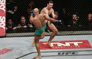 Relembre, em fotos, como o mineiro Warlley Alves conquistou o ttulo dos mdios do TUF Brasil 3, com a vitria por finalizao sobre Mrcio Lyoto no terceiro round do TUF Brasil 3 finale, em So Paulo