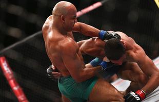 Relembre, em fotos, como o mineiro Warlley Alves conquistou o ttulo dos mdios do TUF Brasil 3, com a vitria por finalizao sobre Mrcio Lyoto no terceiro round do TUF Brasil 3 finale, em So Paulo