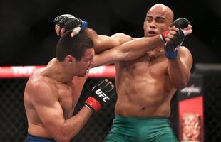 Relembre, em fotos, como o mineiro Warlley Alves conquistou o ttulo dos mdios do TUF Brasil 3, com a vitria por finalizao sobre Mrcio Lyoto no terceiro round do TUF Brasil 3 finale, em So Paulo