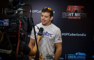 Fotos do dia de entrevistas do UFC em Uberlndia - Caio Monstro Magalhes