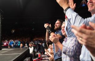 Imagens do UFC Fight Night 55, em Sydney - Chris Weidman comemorando a vitria de Al Iaquinta