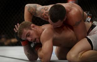 Imagens do UFC Fight Night 56, em Uberlndia - Colby Covington (luvas azuis) venceu o mineiro Wagno Silva com uma finalizao com um belo mata-leo no terceiro round