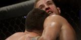Imagens do UFC Fight Night 56, em Uberlândia - Colby Covington (luvas azuis) venceu o mineiro Wagnão Silva com uma finalização com um belo mata-leão no terceiro round