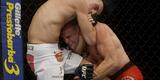 Imagens do UFC Fight Night 56, em Uberlândia - Thomas Almeida (bermuda branca) venceu Tim Gorman por decisão unânime