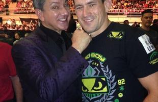 Imagens do UFC Fight Night 56, em Uberlndia - Bruce Buffer e Demian Maia