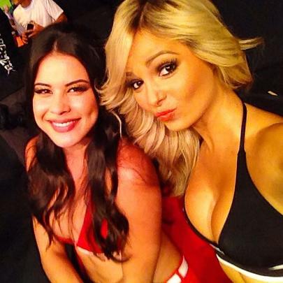 Imagens do UFC Fight Night 56, em Uberlândia - Octagon girls Camila Oliveira e Jhenny Andrade