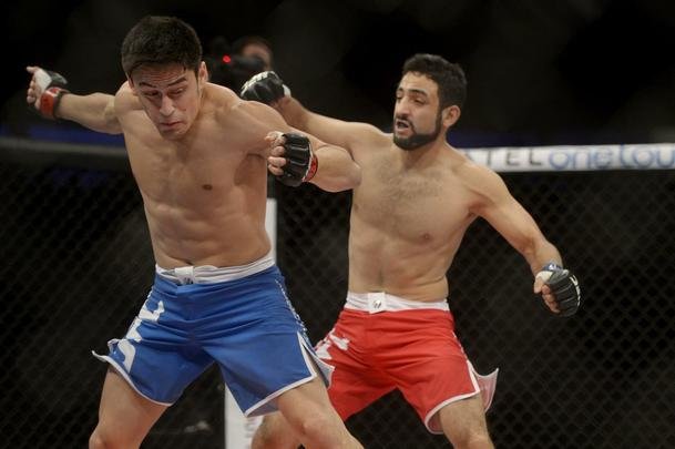 Imagens do UFC Fight Night 56, em Uberlndia - Diego Rivas (bermuda azul) venceu Rodolfo Rubio por deciso unnime