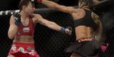 Imagens do UFC Fight Night 56, em Uberlândia - Juliana Lima (roupa preta) venceu Nina Ansaroff por decisão unânime