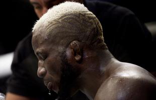 Imagens do UFC Fight Night 56, em Uberlndia - Dhiego Lima (bermuda preta) venceu Jorge Blade por deciso unnime