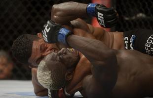 Imagens do UFC Fight Night 56, em Uberlndia - Dhiego Lima (bermuda preta) venceu Jorge Blade por deciso unnime